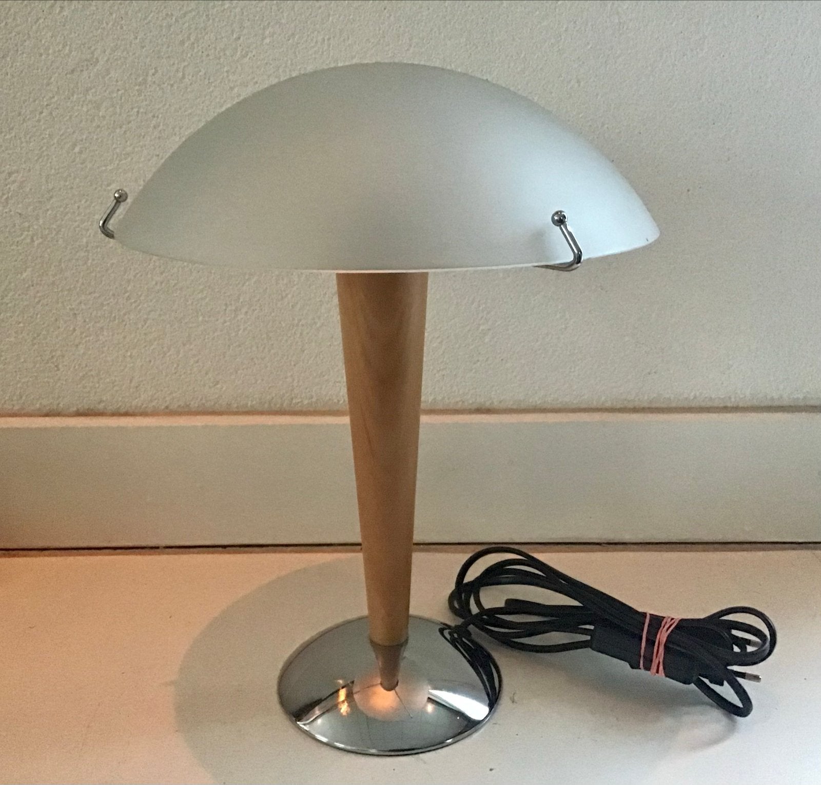 Vintage IKEA Kvintol tafellamp - Houten voet, glazen kap, Antiek en Kunst, Antiek | Lampen, Ophalen of Verzenden