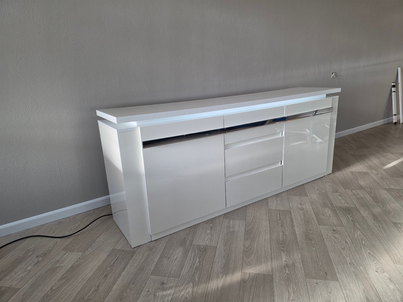Strak Hoogglans Wit Dressoir met Sfeerverlichting – 210 cm, Ophalen, 25 tot 50 cm, 200 cm of meer