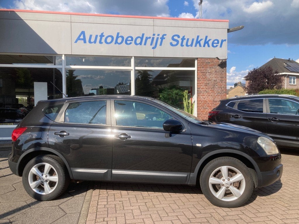 Nissan QASHQAI 2.0 Tekna Leer Panorama Trekhaak 173911 km, Voorwielaandrijving, Gebruikt, 142 pk, 4 cilinders