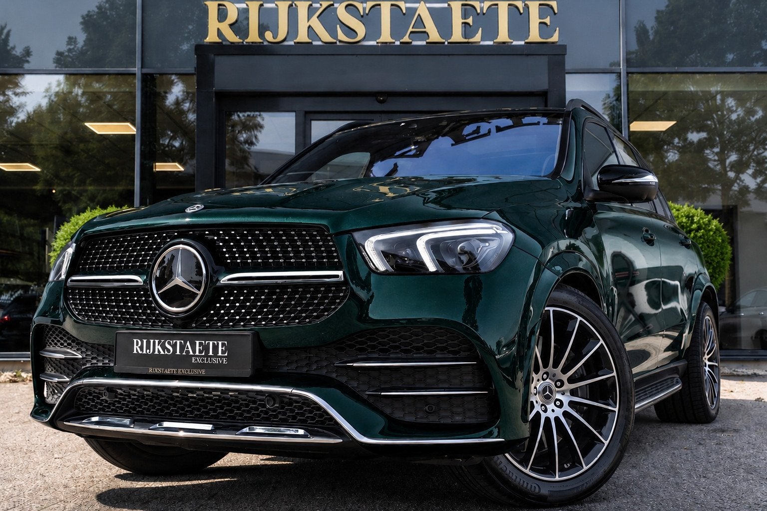 Mercedes GLE-klasse 350 e 4MATIC AMG|PANO|MASSAGE|TREKHAAK, Auto's, Automaat, Dealer onderhouden, Gebruikt, 4 cilinders