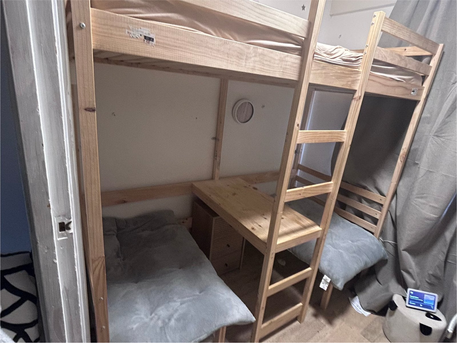 Hoogslaper met bureau en extra bed - Ruimtebesparend!, Gebruikt, Eenpersoons, Ophalen of Verzenden, 200 cm