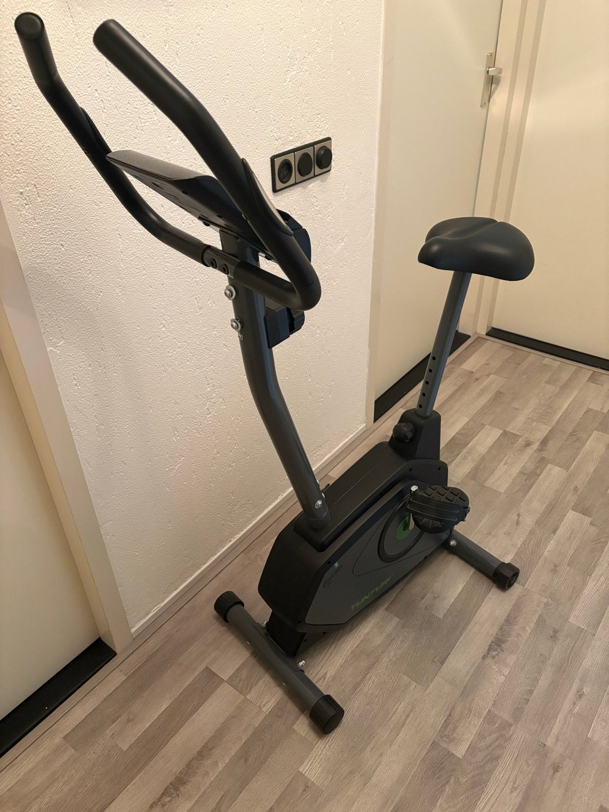 Tunturi Hometrainer - Gebruikt, dop onderkant mist, Ophalen, Gebruikt, Metaal, Benen