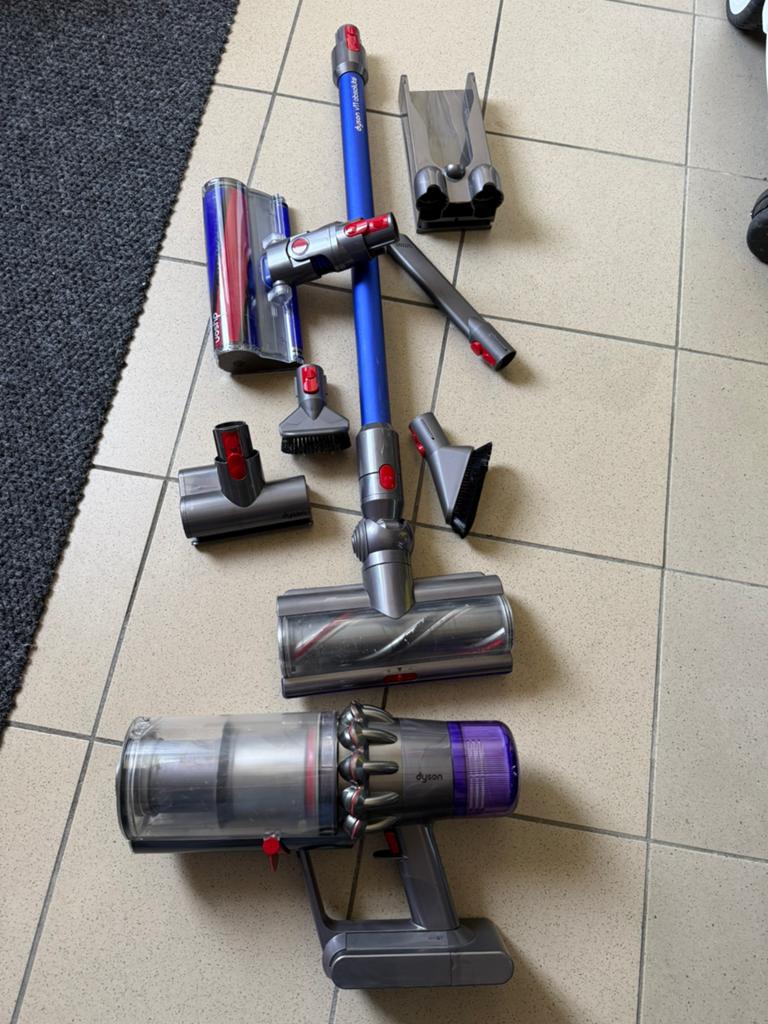 Dyson v11 absolute met accessoires nette staat, Witgoed en Apparatuur, Stofzuigers, Gebruikt, Steelstofzuiger, Dyson, Draadloos