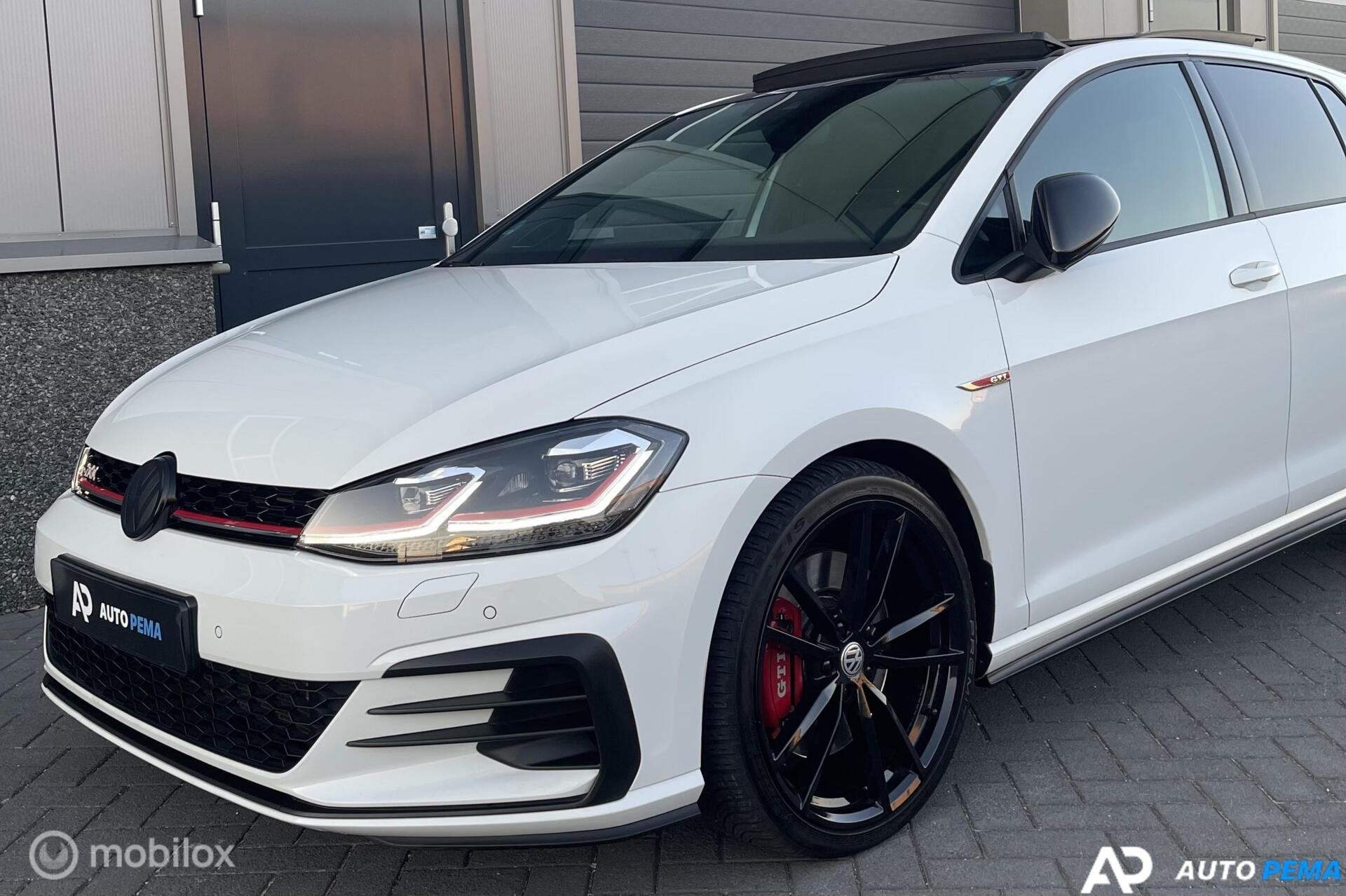 Volkswagen Golf 2.0 TSI GTI DSG Performance 245PK, Stof, Gebruikt, Zwart, 4 cilinders
