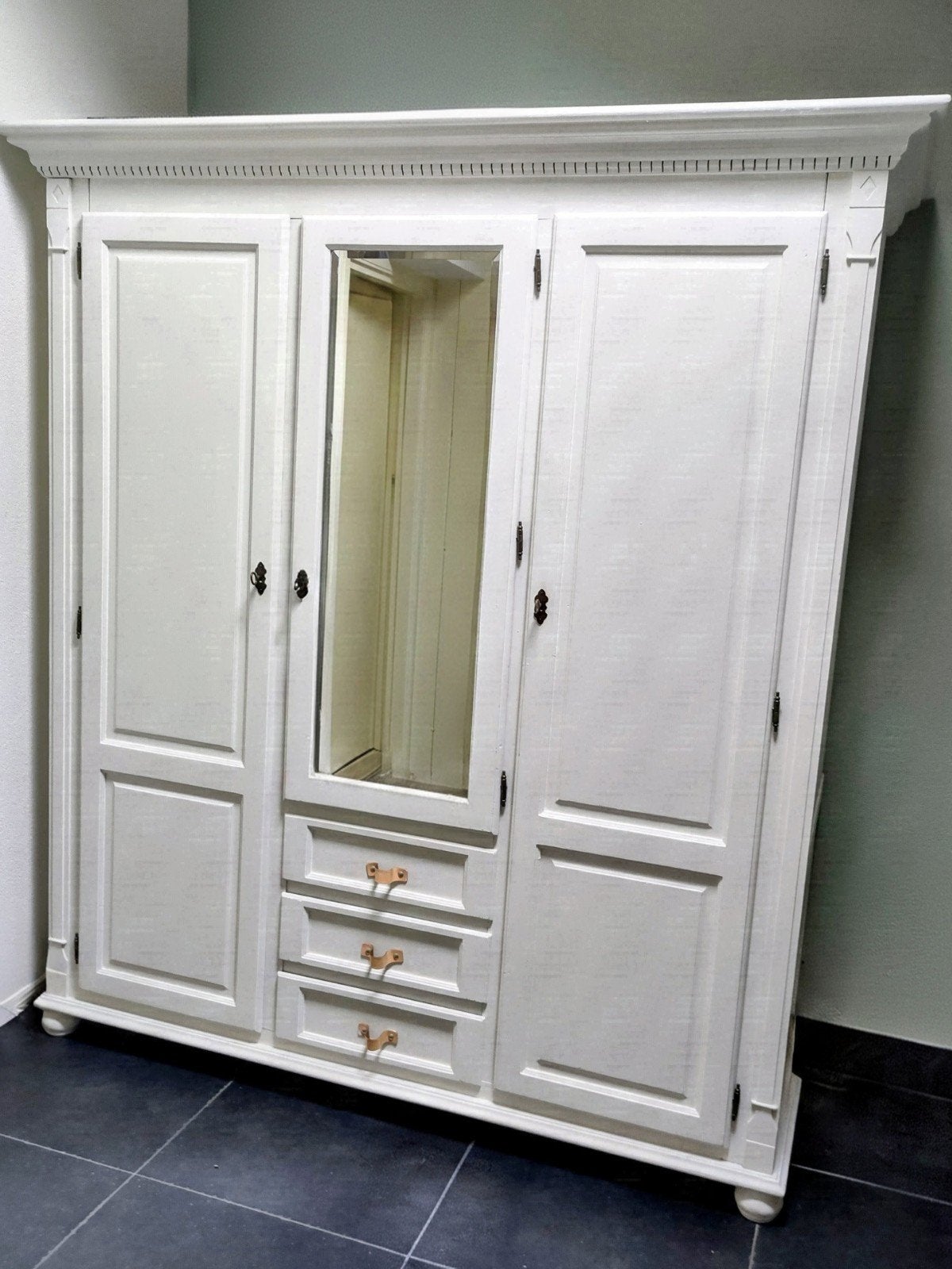 Massief houten kledingkast – 3-deurs met spiegel en 3 lades, Huis en Inrichting, Ophalen, Gebruikt, 150 tot 200 cm, 50 tot 75 cm