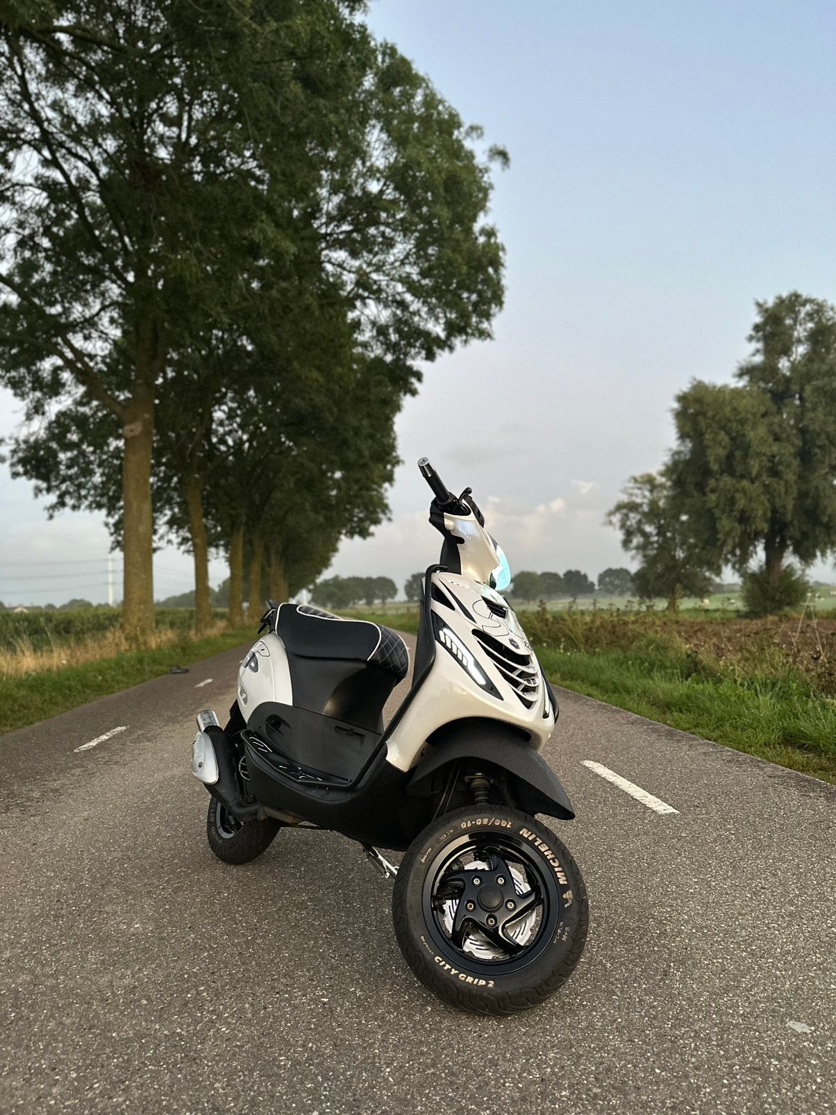 Zip 70, Motoren, Ophalen