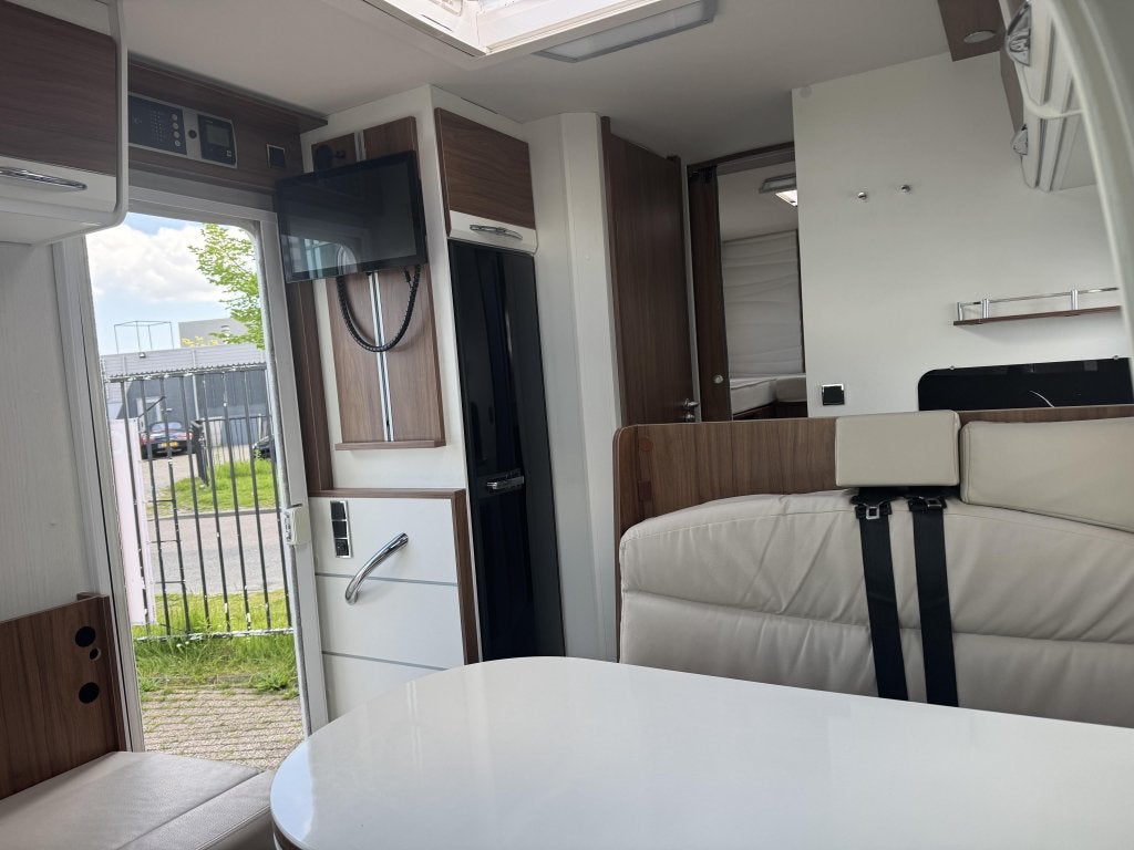 Pilote Essential 700 P enkele bedden & cruisecntr, Caravans en Kamperen, Ringverwarming, Fiat, Koelkast, Pilote