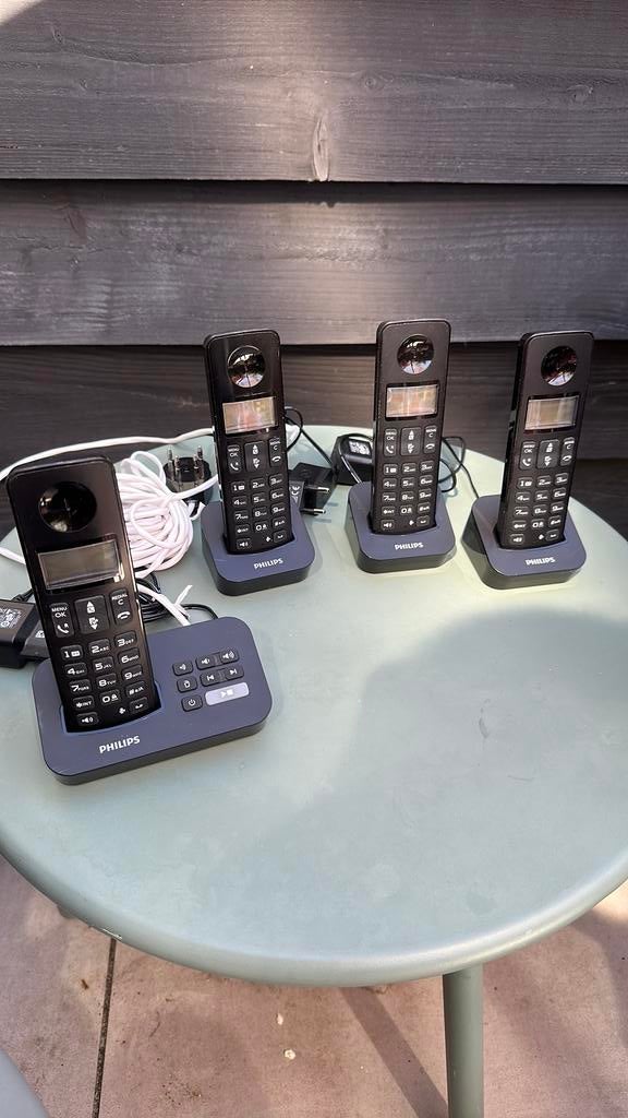 Philips D215 Quattro telefoonset dect 4 handsets, Ophalen of Verzenden, Zo goed als nieuw, 4 handsets of meer
