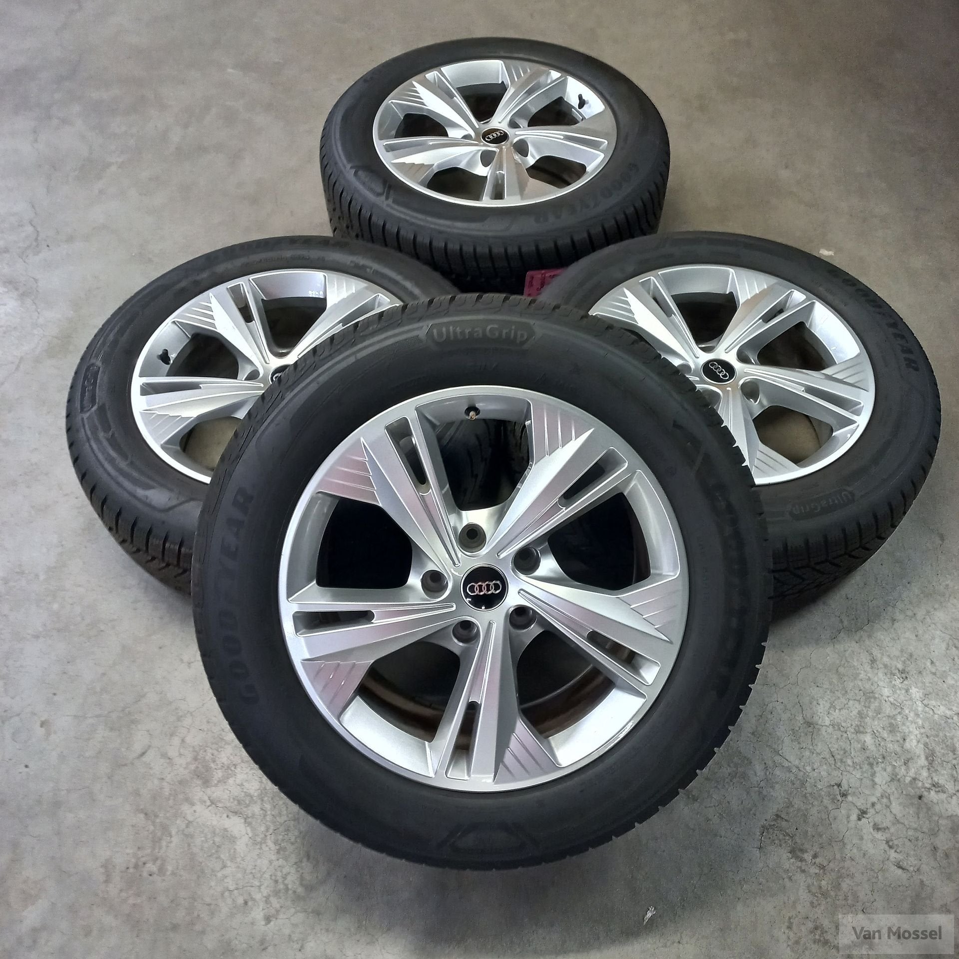Audi Q4 Goodyear Ultragrip Performance+ SUV 235/60/R19 107H