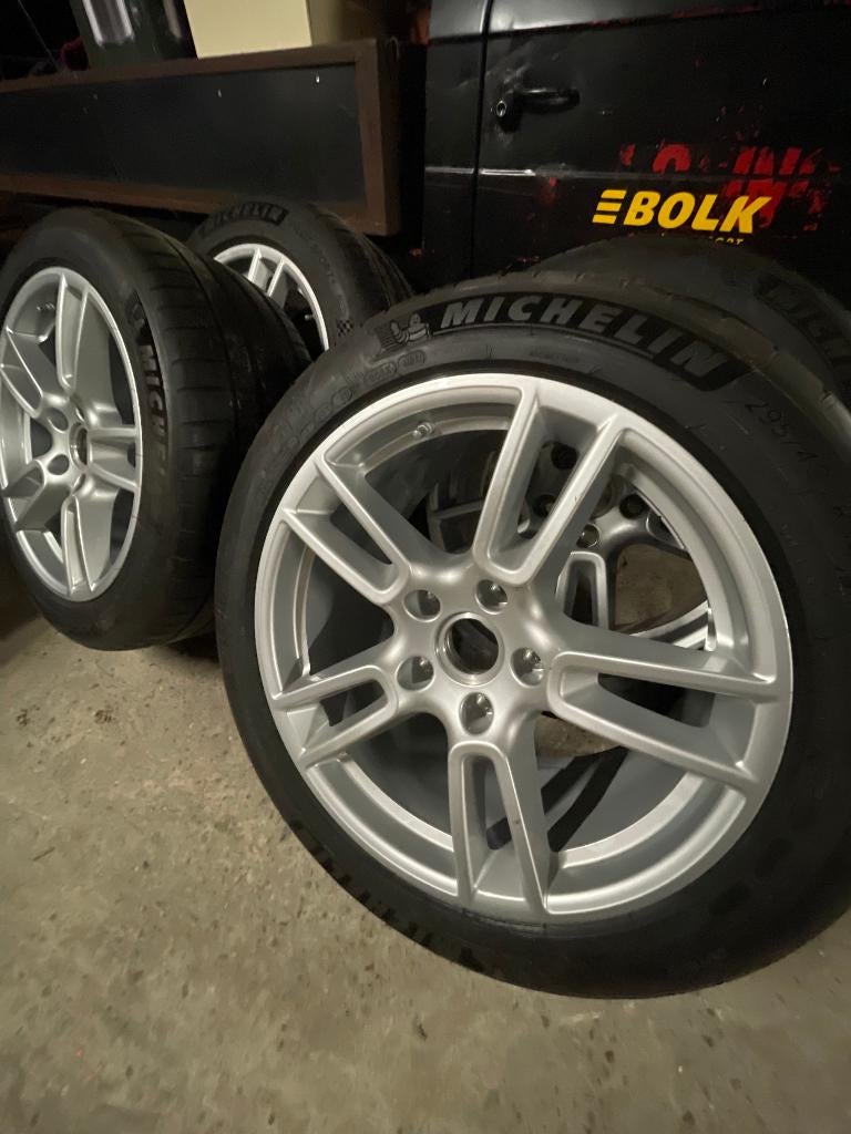 19 inch originele Panamera velgen met Michelin Pilot Sport 4, Gebruikt, 265 mm, Banden en Velgen, Winterbanden