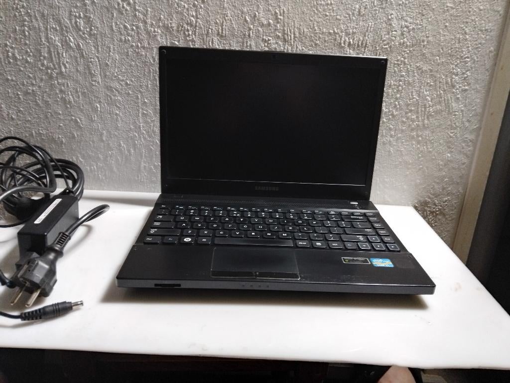 Samsung notebook, Computers en Software, Windows Laptops, Gebruikt, 13 inch, SSD, 2 tot 3 Ghz, 4 GB, Qwerty, Met videokaart, Ophalen of Verzenden