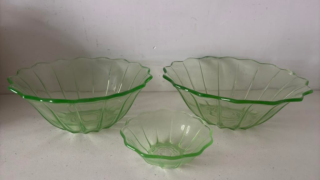 Schalen set groen glas - uranium, Verzenden