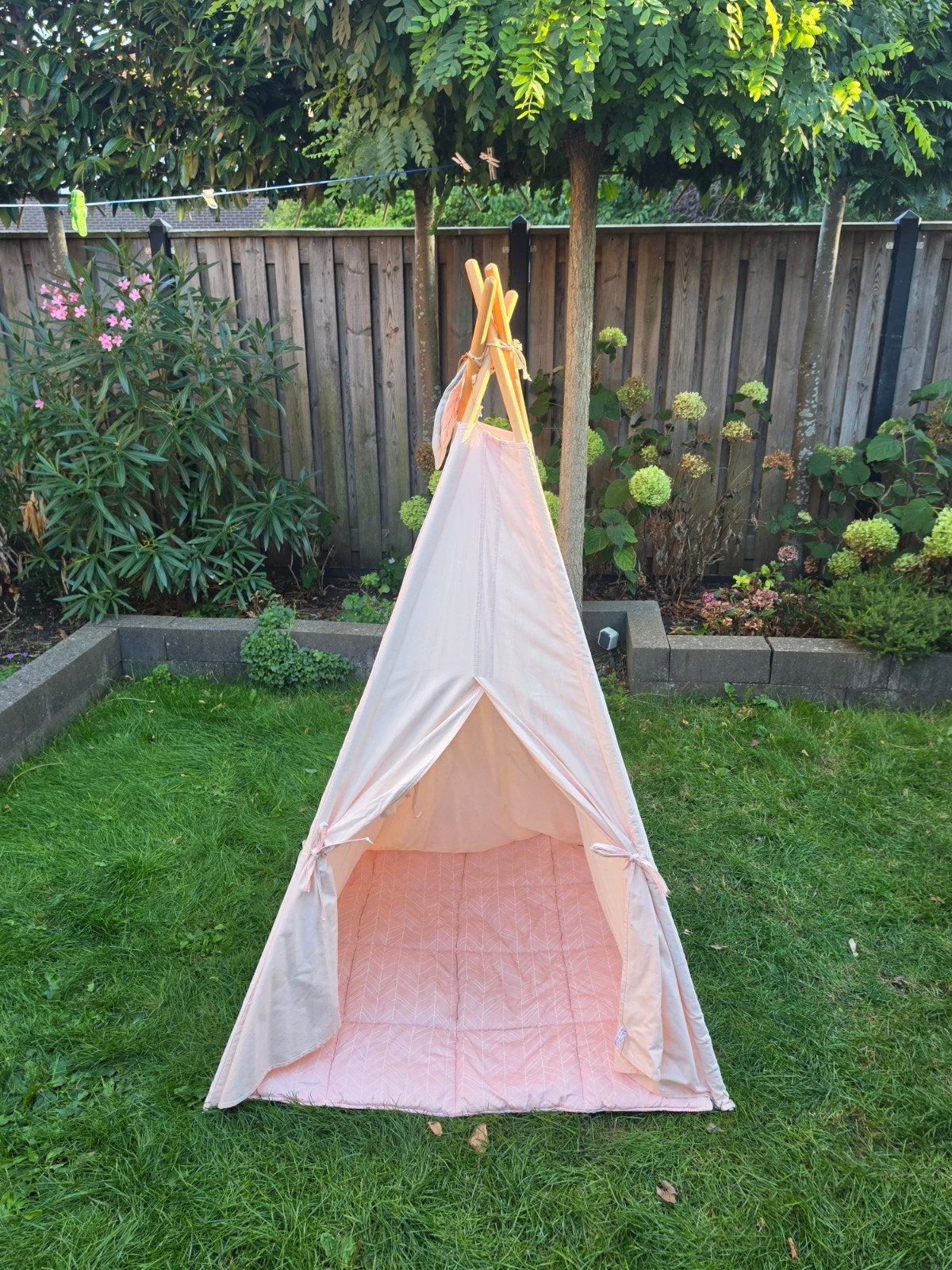 Roze kinder tipi tent met raampje, Ophalen, Gebruikt, Hout