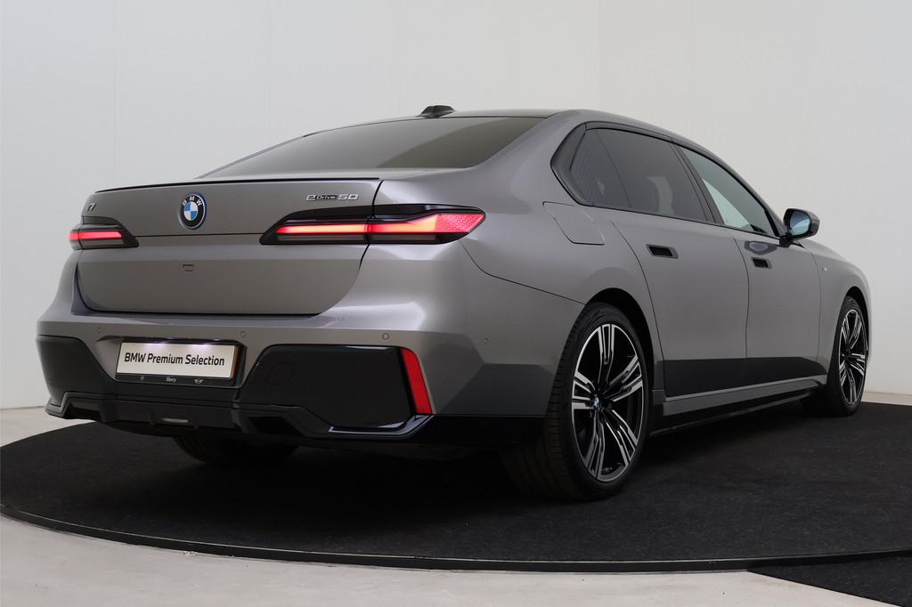 BMW i7 eDrive50 High Executive M Sport / Panoramadak / Stoel, Achterwielaandrijving, Gebruikt, Zwart, Met garantie (alle)