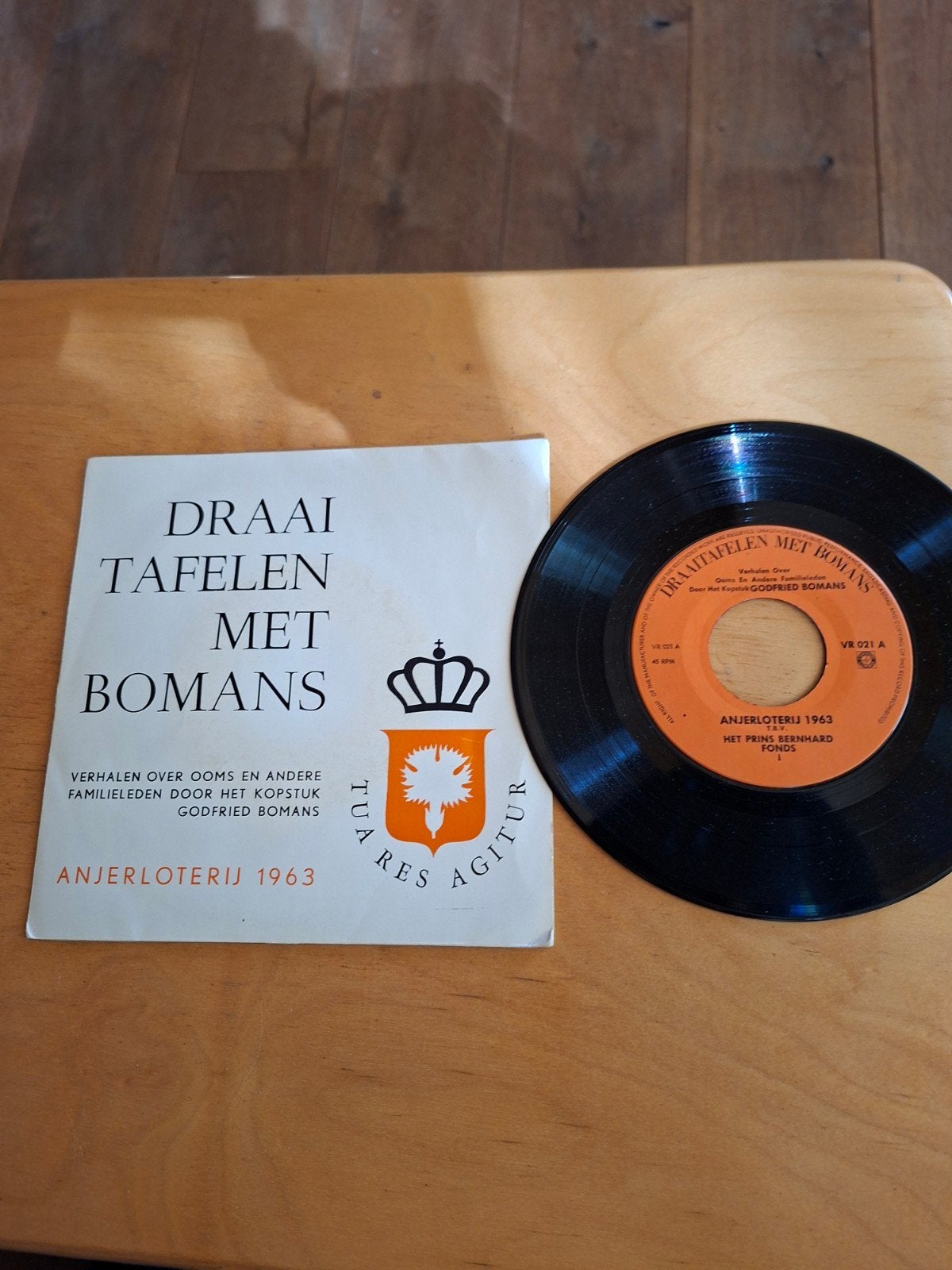 Draaitafelen met Bomans - Anjerloterij 1963, Cd's en Dvd's, Gebruikt, Originele persing, 7 inch, Ophalen of Verzenden