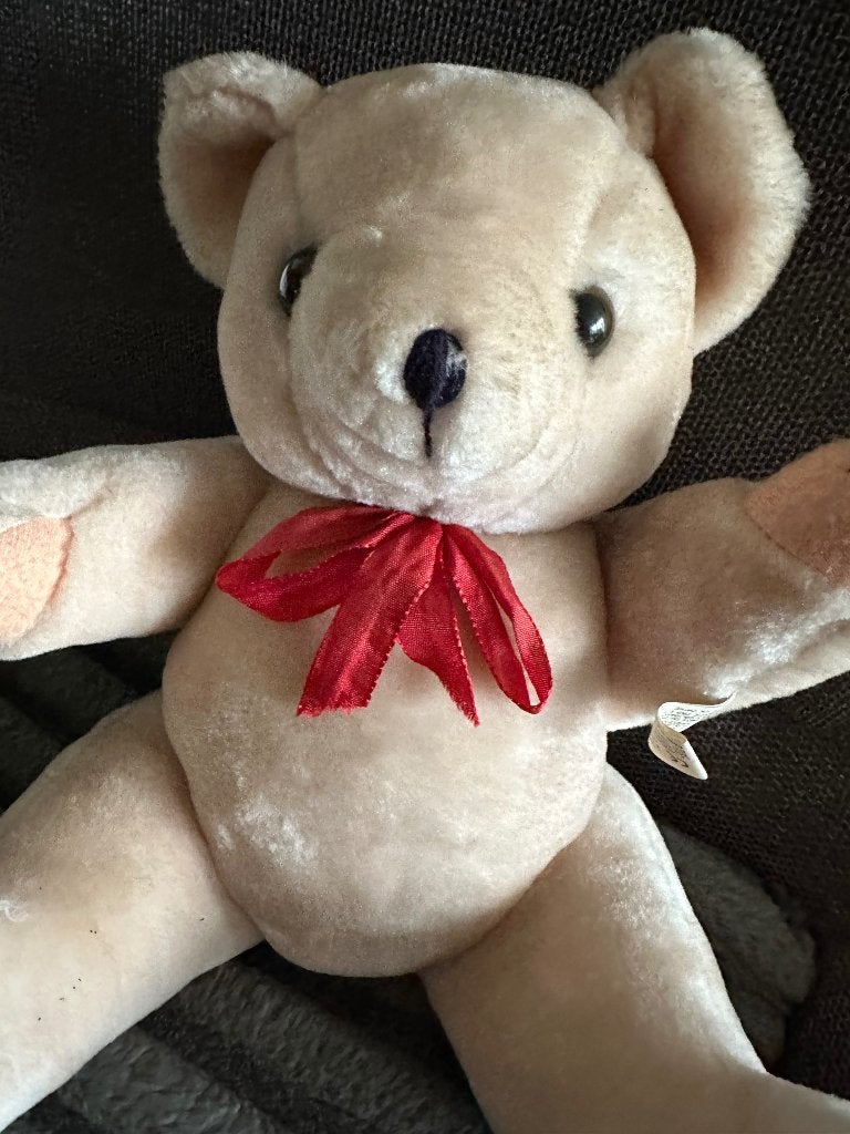 pluche knuffelbeer met rode strik, Kinderen en Baby's, Ophalen of Verzenden, Zo goed als nieuw, Overige typen