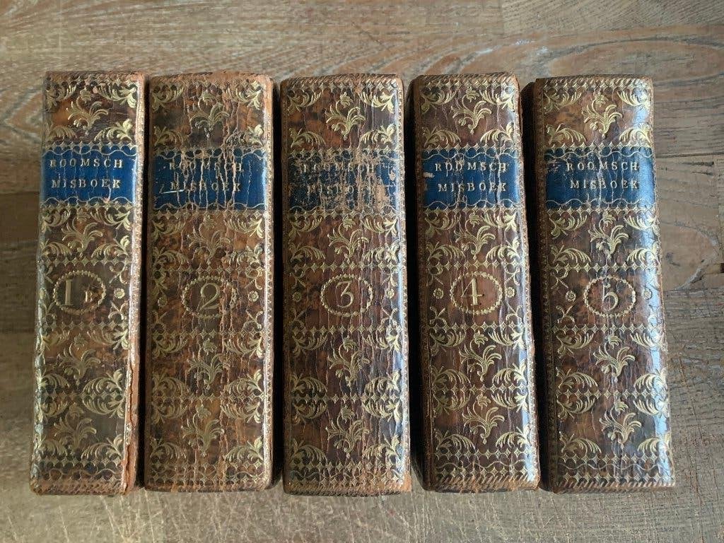 Roomsch Misboek met bemerkingen 1748 5 delen, Ophalen of Verzenden