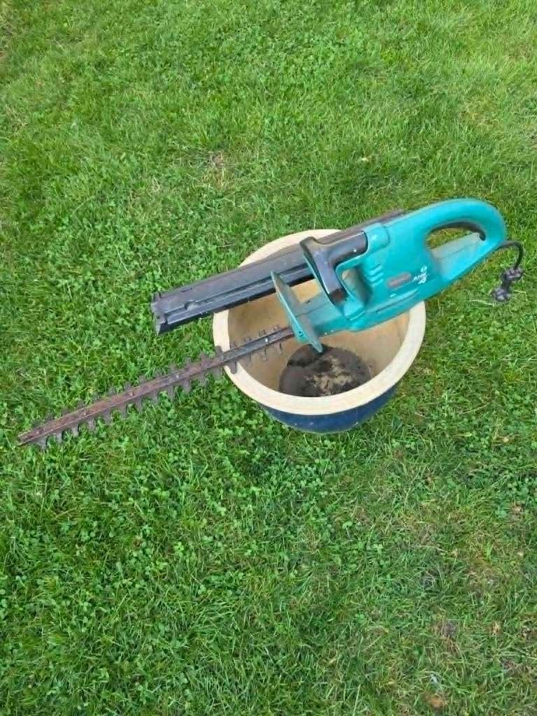 te koop een goeie heggenschaar merkt bosch voor 20,-, Tuin en Terras, Heggenscharen, Ophalen, Gebruikt, Elektrisch, Boss