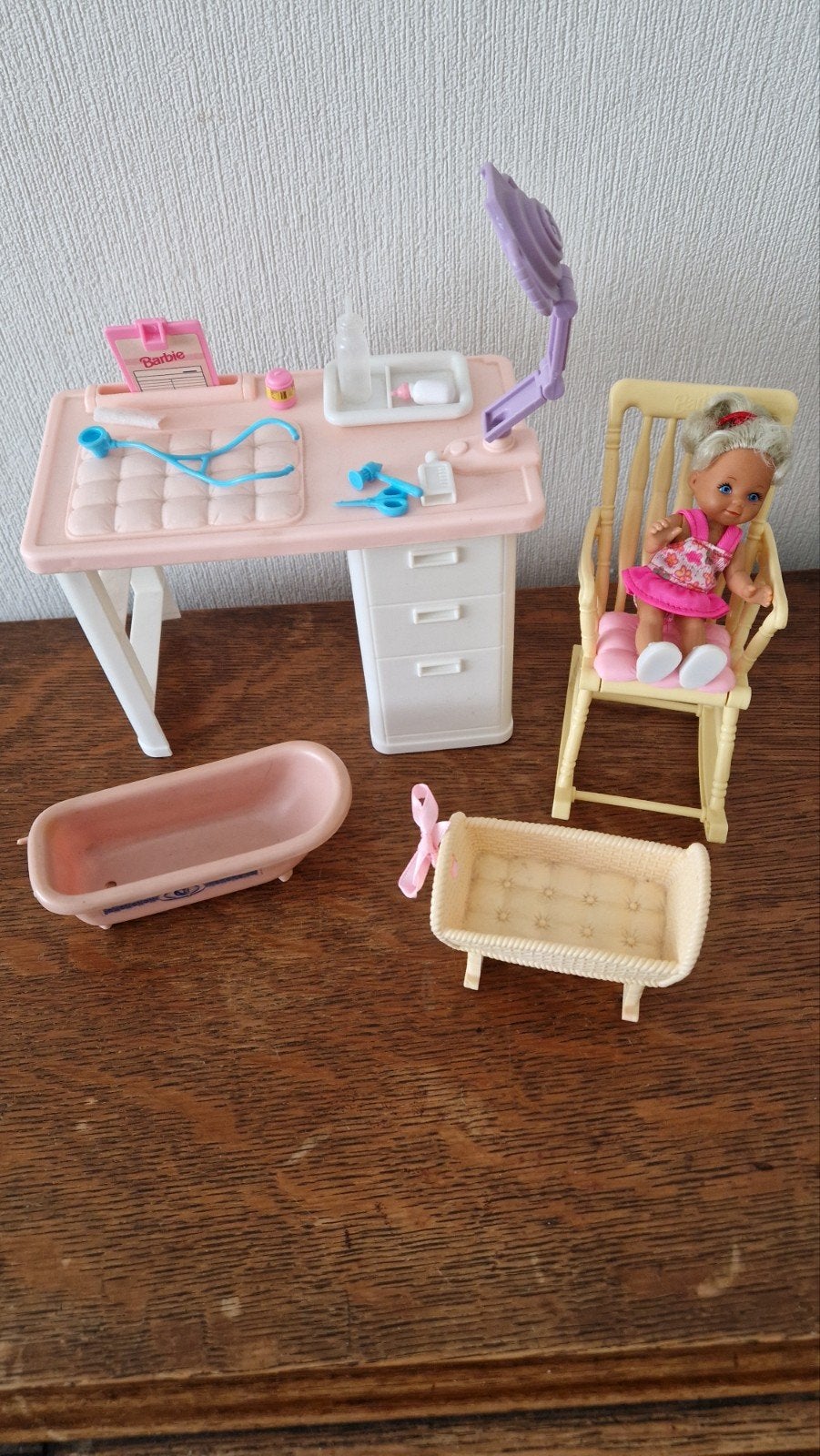 Barbie Babysitter Speelset met Poppen en Accessoires, Kinderen en Baby's, Speelgoed | Poppen, Ophalen of Verzenden