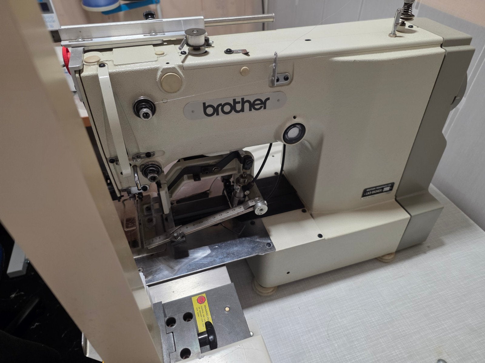 Brother LK3-B434EX gordijnmachine haakmachine, Ophalen, Industrieel, Brother, Naaimachine