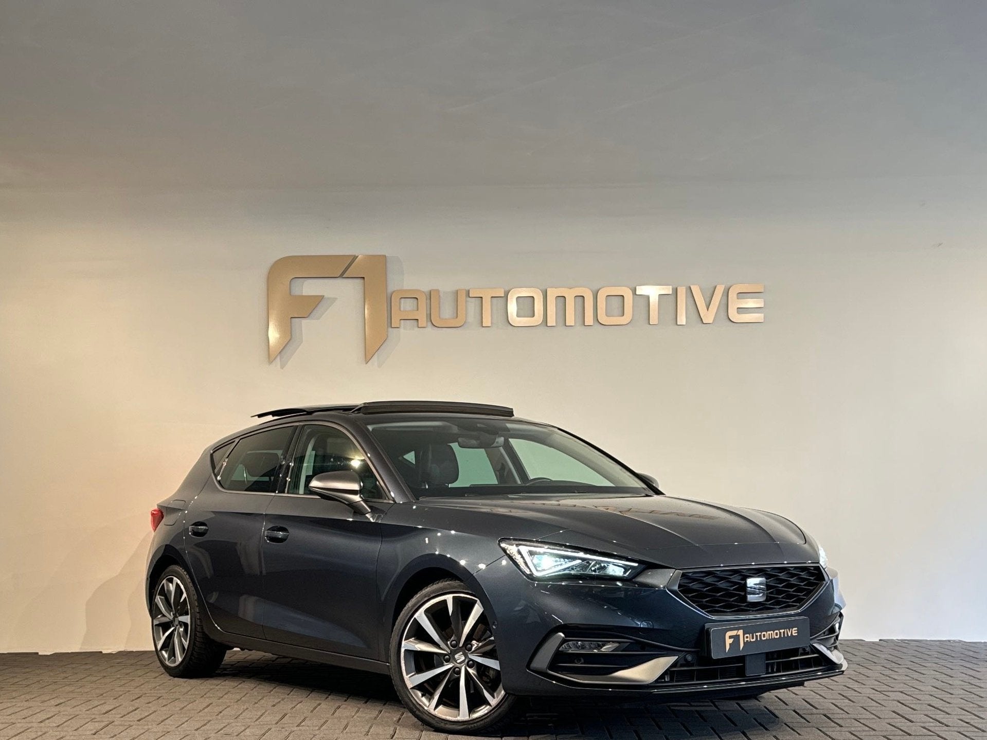 Seat Leon 1.5 eTSI FR BTW| Pano|Stoelverwarming|BlindSpot|St, Auto's, 4 cilinders, 150 pk, Alcantara, Bedrijf