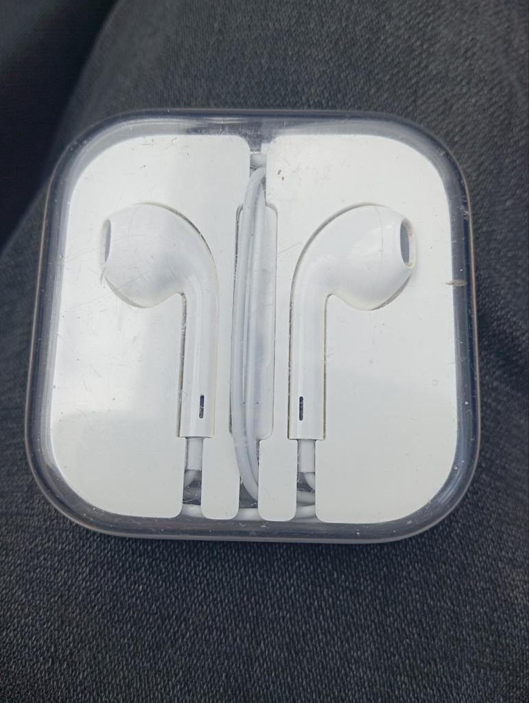 Apple EarPods met 3.5mm koptelefoonaansluiting, Ophalen of Verzenden, Gebruikt, Op oor (supra aural), Overige merken