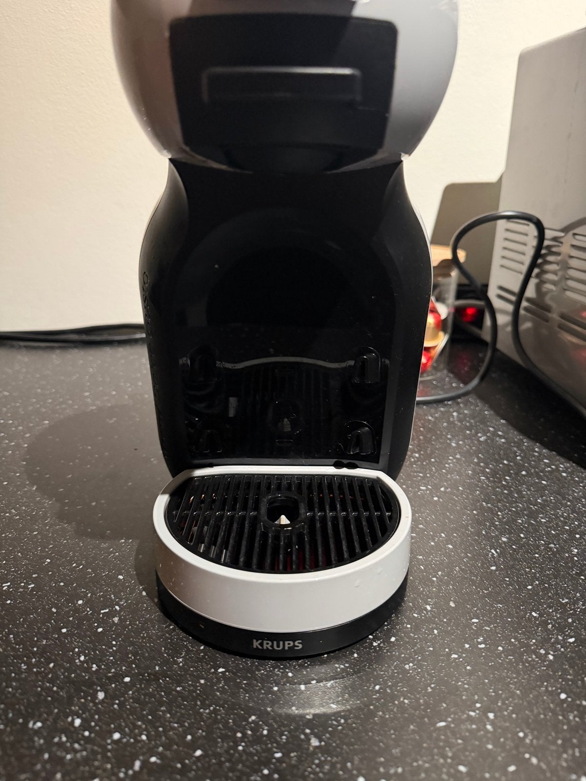 Nescafé Dolce Gusto Krups koffiezetapparaat, Witgoed en Apparatuur, Koffiezetapparaten, Ophalen, Gebruikt, Koffiemachine, 1 kopje