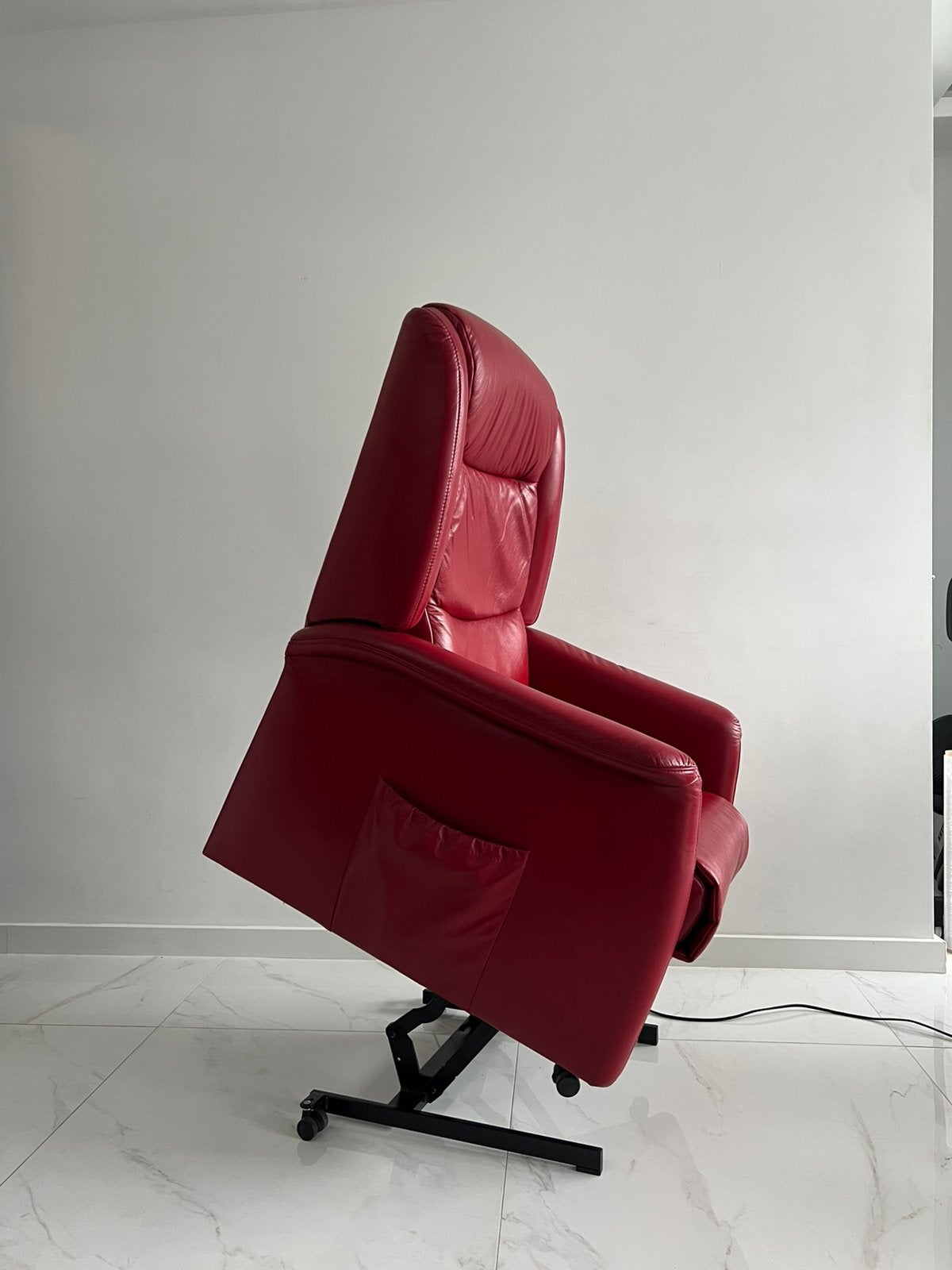 HUKLA elektrische sta op fauteuil, Huis en Inrichting, Fauteuils, Zo goed als nieuw, Leer, 50 tot 75 cm, 75 tot 100 cm, Ophalen