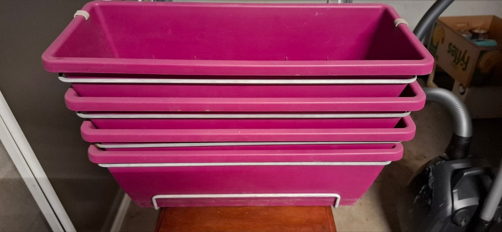 Set van 4 roze bloembakken met haken merk elho, Kunststof, Gebruikt, Minder dan 30 cm, Verzenden