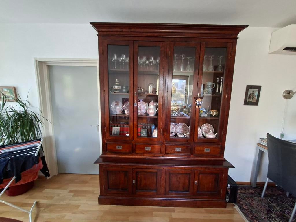 Buffetkast massief hout Roodbruine kleur, Antiek en Kunst, Antiek | Meubels | Kasten, Ophalen