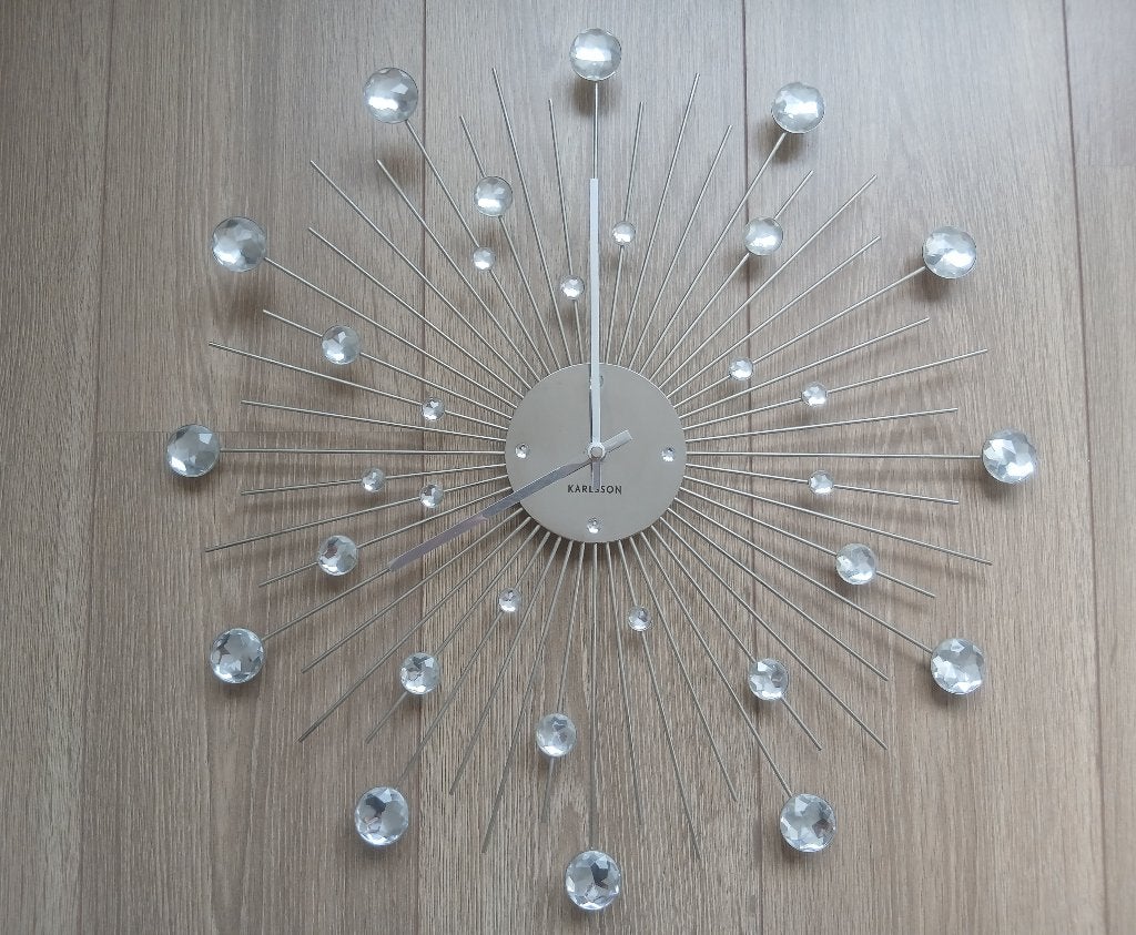 Moderne Karlsson wandklok met kristallen Sunburst, Wandklok, Verzenden, Analoog, Werkt op batterijen