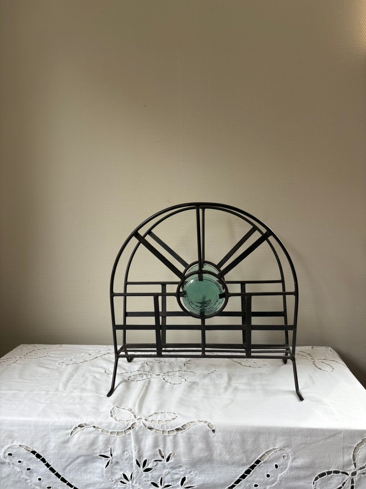 Vintage smeedijzeren lectuurbak| tijdschriftenhouder|, Huis en Inrichting, Woonaccessoires | Krantenbakken en Lectuurbakken, Metaal