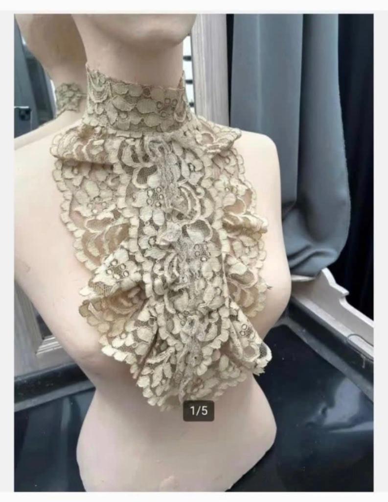 Bijzondere Kanten antieke Jabot, veel kant, mooie kleur, Ophalen of Verzenden, Dames