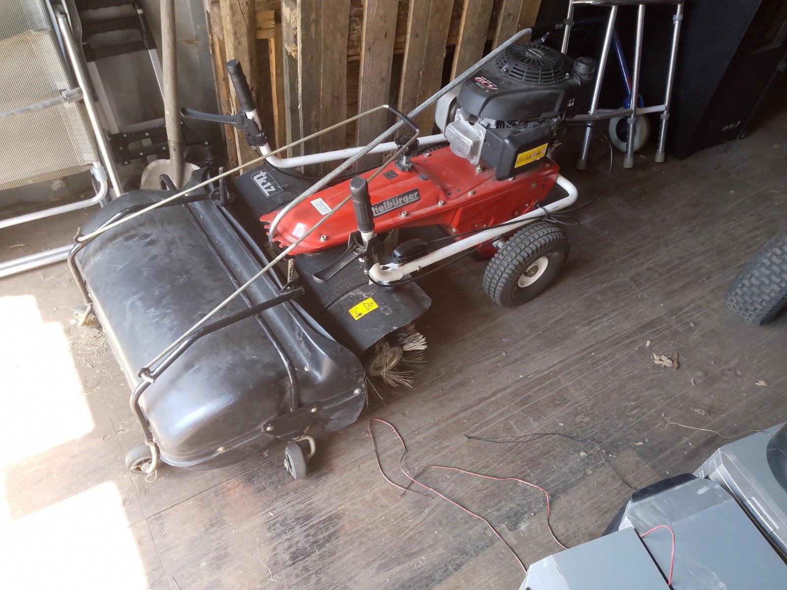 Tielburger veegmachine tk17 met opvangbak & Honda motor, Tuin en Terras, Ophalen, Gebruikt, Tielburger