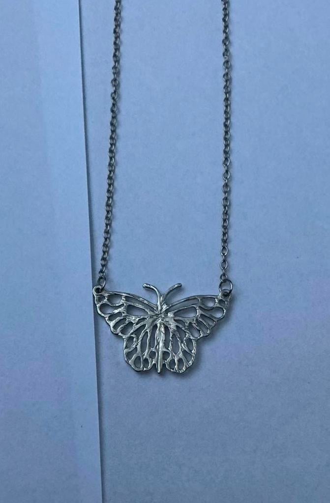 Ketting met vlinder hanger, Ophalen of Verzenden, Nieuw, Zilver, Overige materialen
