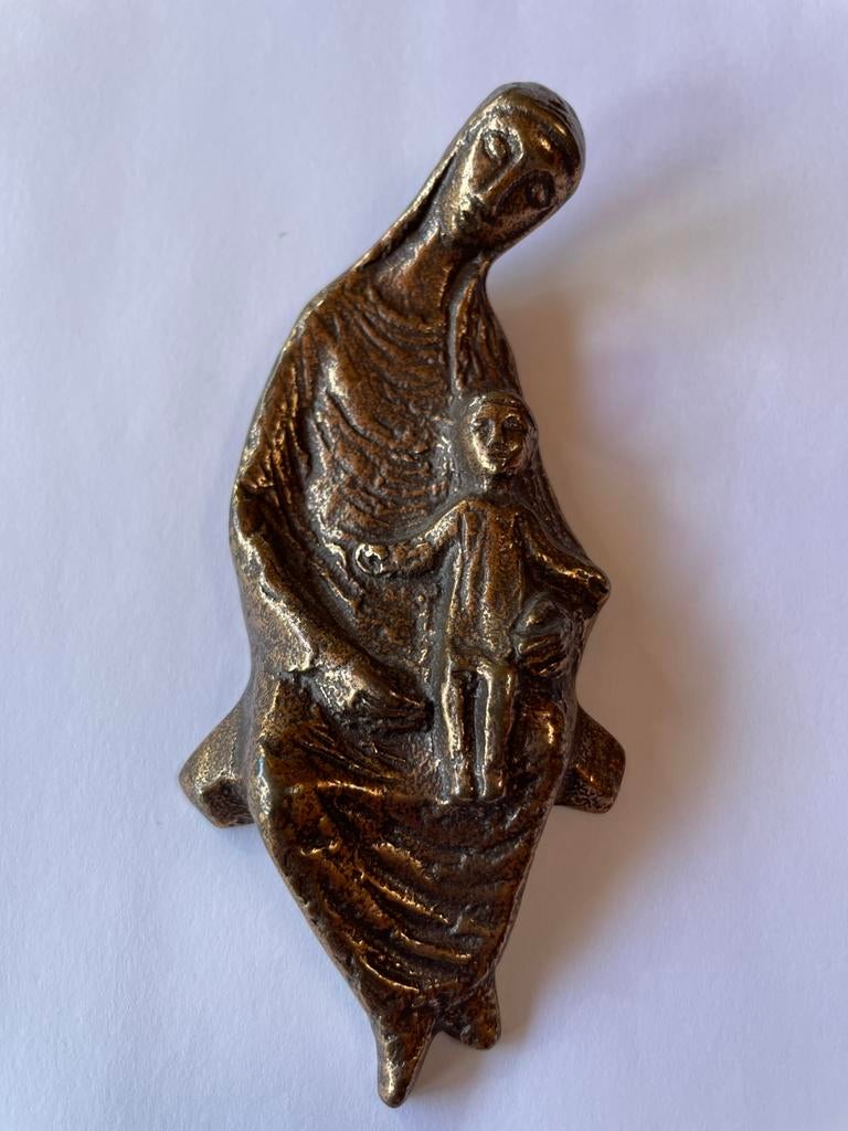 Stijlvol bronzen beeldje 12 cm. Madonna met kind, gesigneerd, Ophalen of Verzenden