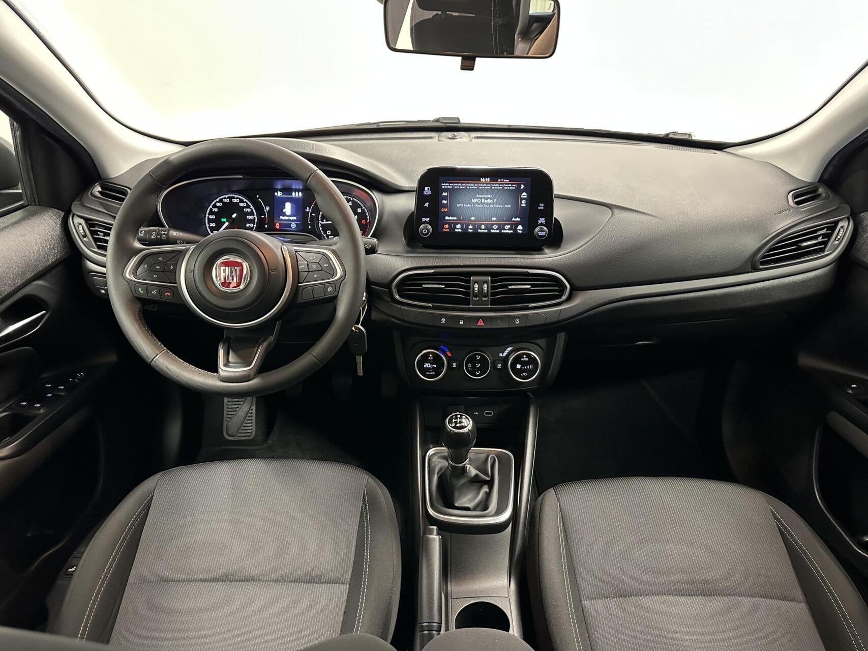 Fiat Tipo 1.0 Life CRUISE CLIMA LM NAVI CARPLAY, Voorwielaandrijving, Gebruikt, Euro 6, Met garantie (alle)