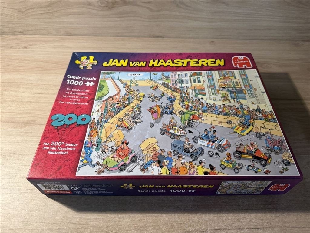 Jan van Haasteren - de zeepkistenrace - 1000 stuks - s6658, Verzenden, 500 t/m 1500 stukjes, Zo goed als nieuw