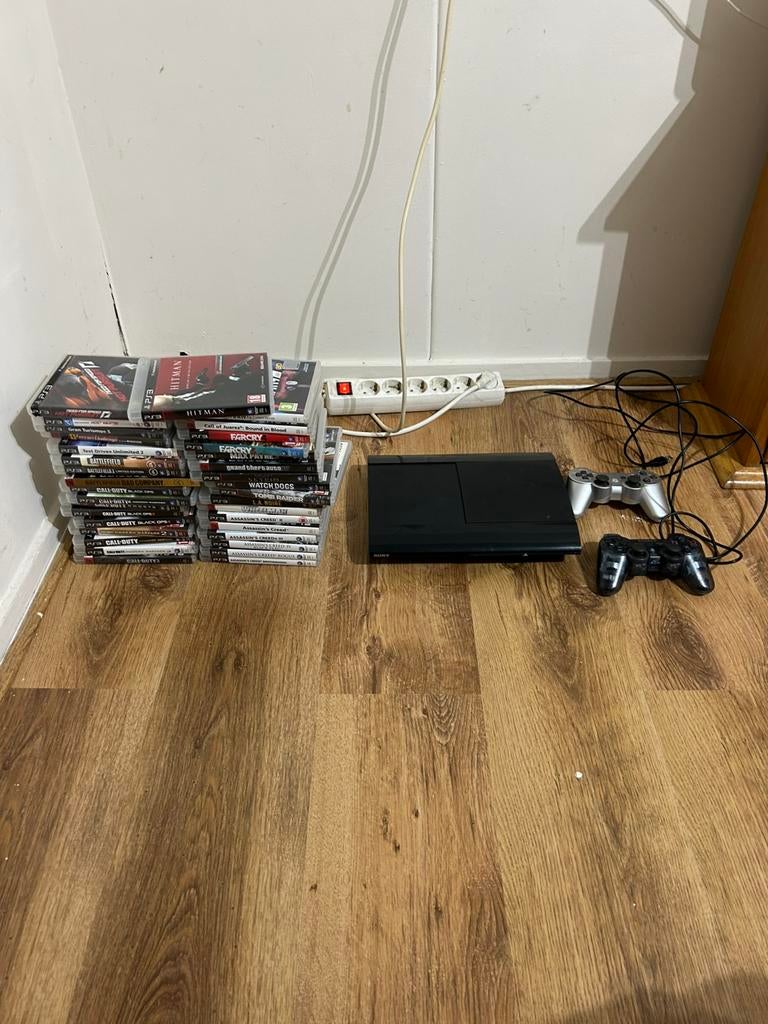PlayStation 3 super slim inc 35 games, Ophalen, W, Met 2 controllers, W