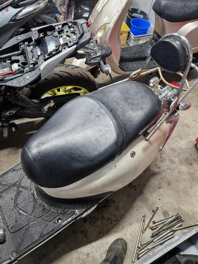 Onderdelen sym allo , cello , zadel , stuur , motor , wiel, Fietsen en Brommers, Brommeronderdelen | Scooters, Ophalen, Gebruikt