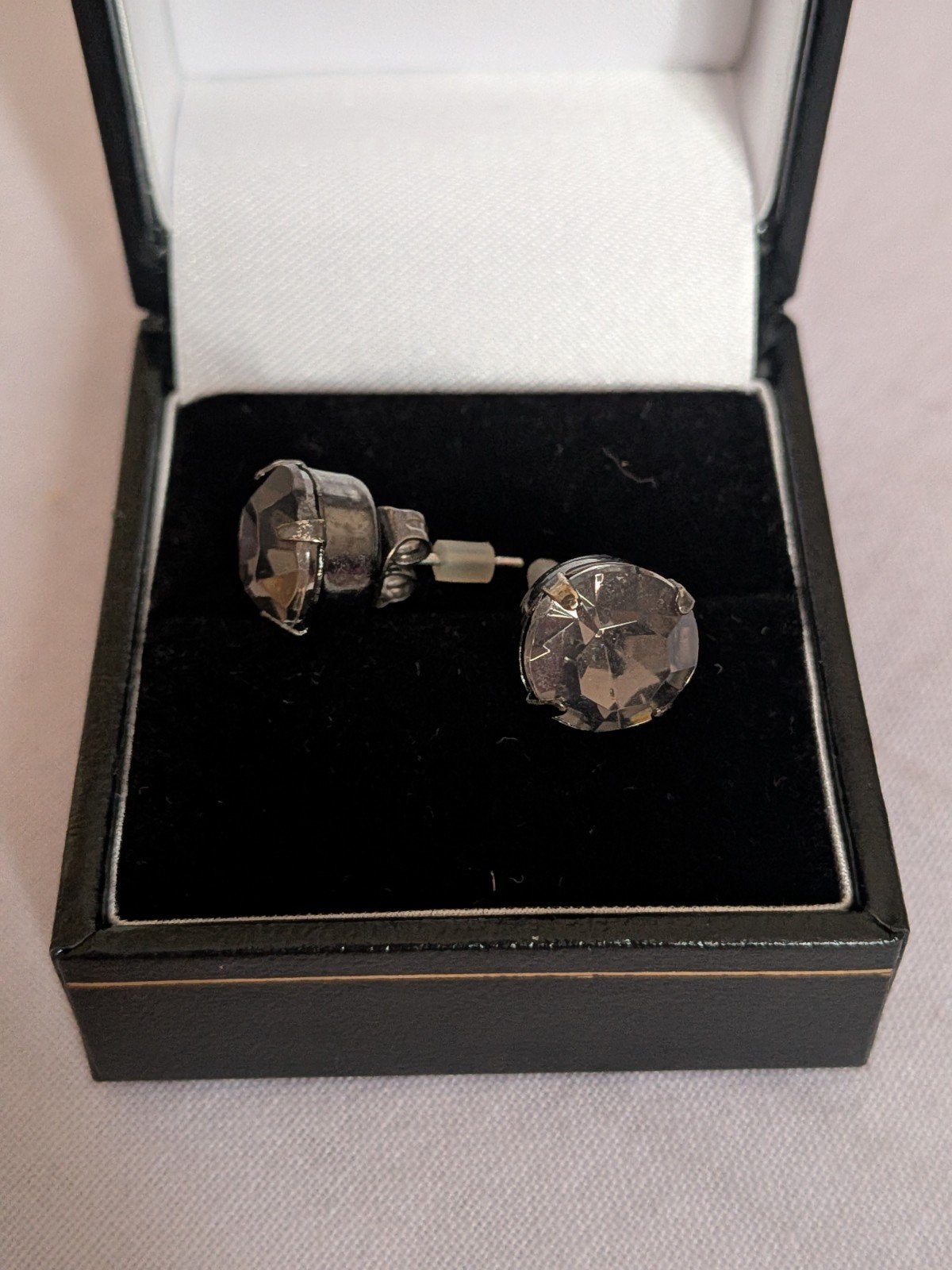 Elegante grijze oorbellen met kristal - Zo goed als nieuw, Sieraden, Tassen en Uiterlijk, Oorbellen, Met kristal, Overige materialen