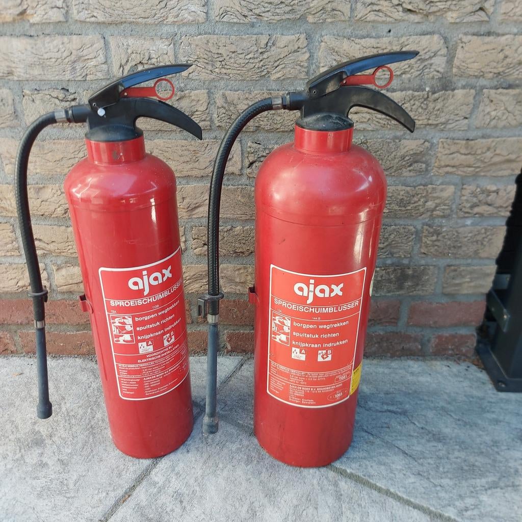 2 Ajax Sproeischuimblussers - Schuur opruiming, Ophalen, Gebruikt, Brandblusser