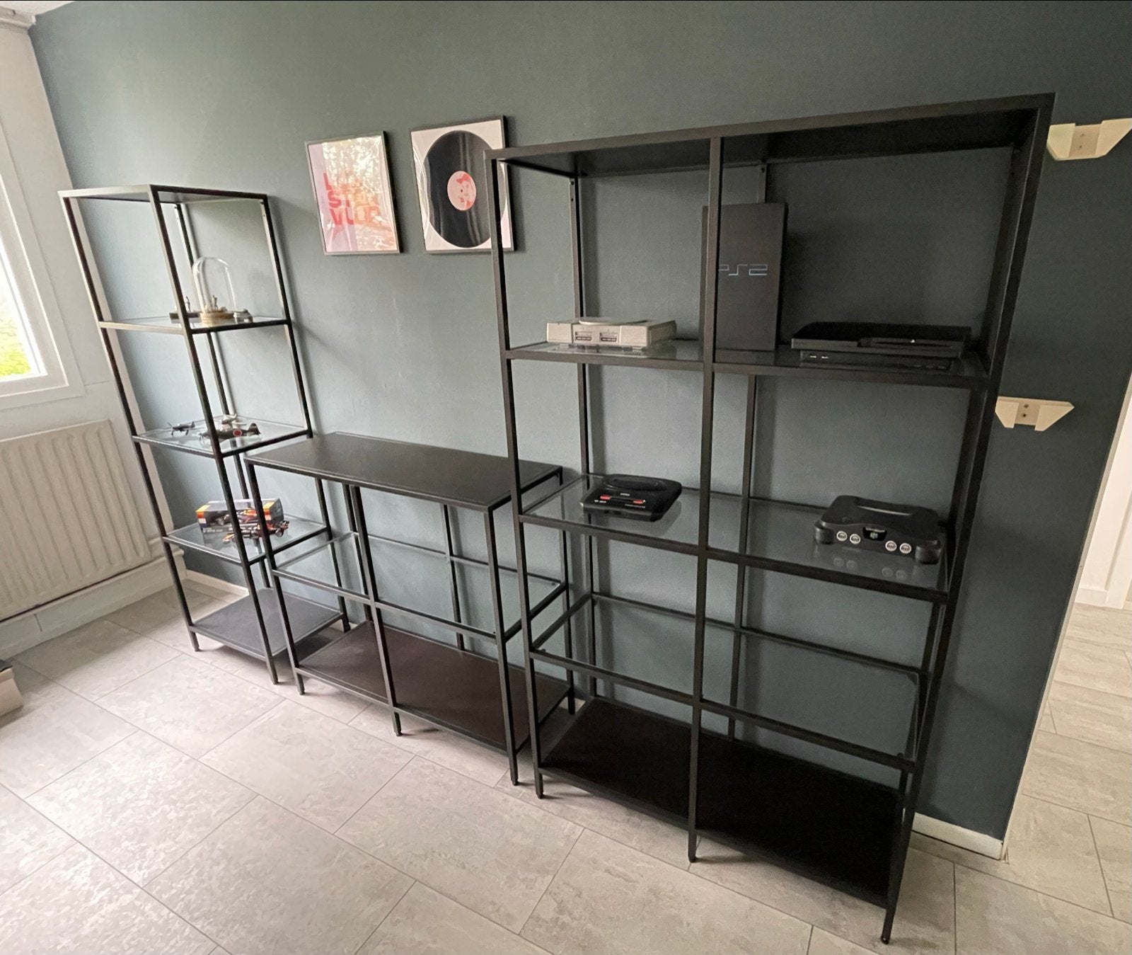 Moderne Zwarte Metalen Boekenkast met Glazen Planken, Ophalen, Met plank(en), 100 tot 150 cm, 200 cm of meer