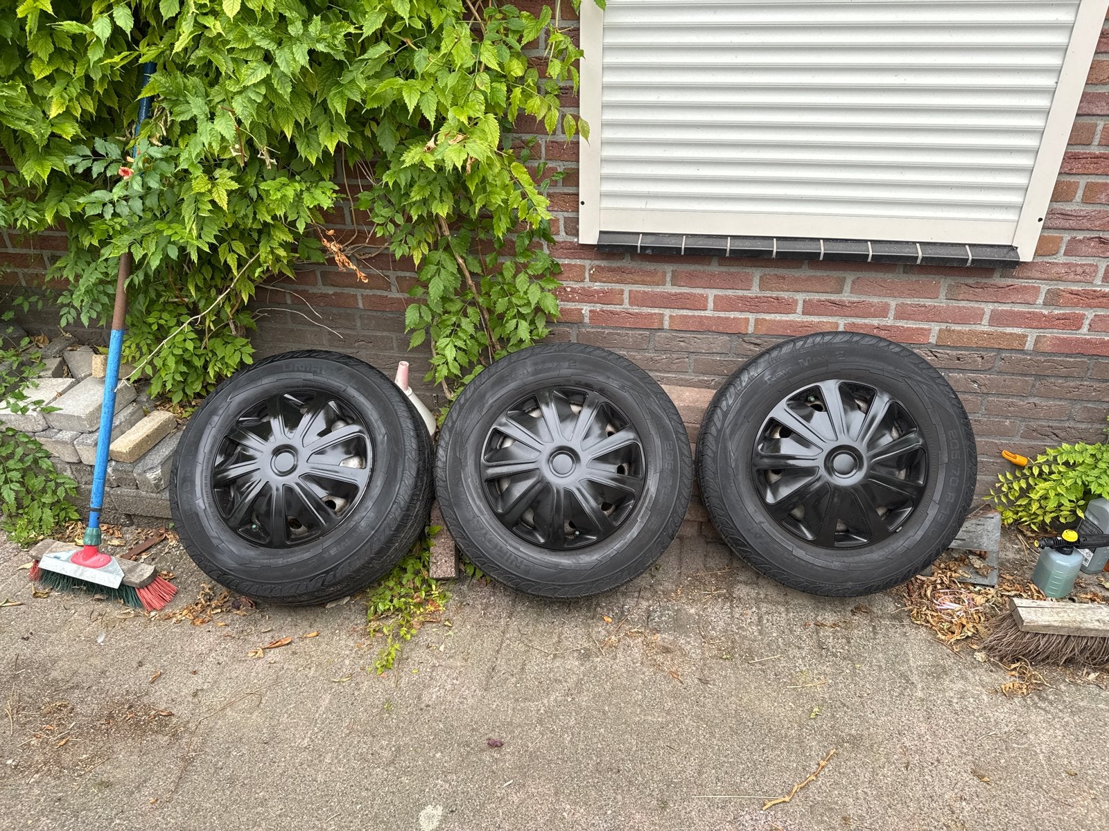 3x Uniroyal Rain Max 2 banden met velgen en wieldoppen, Ophalen, 15 inch, Hoevelakenaeweg, Birdtrade