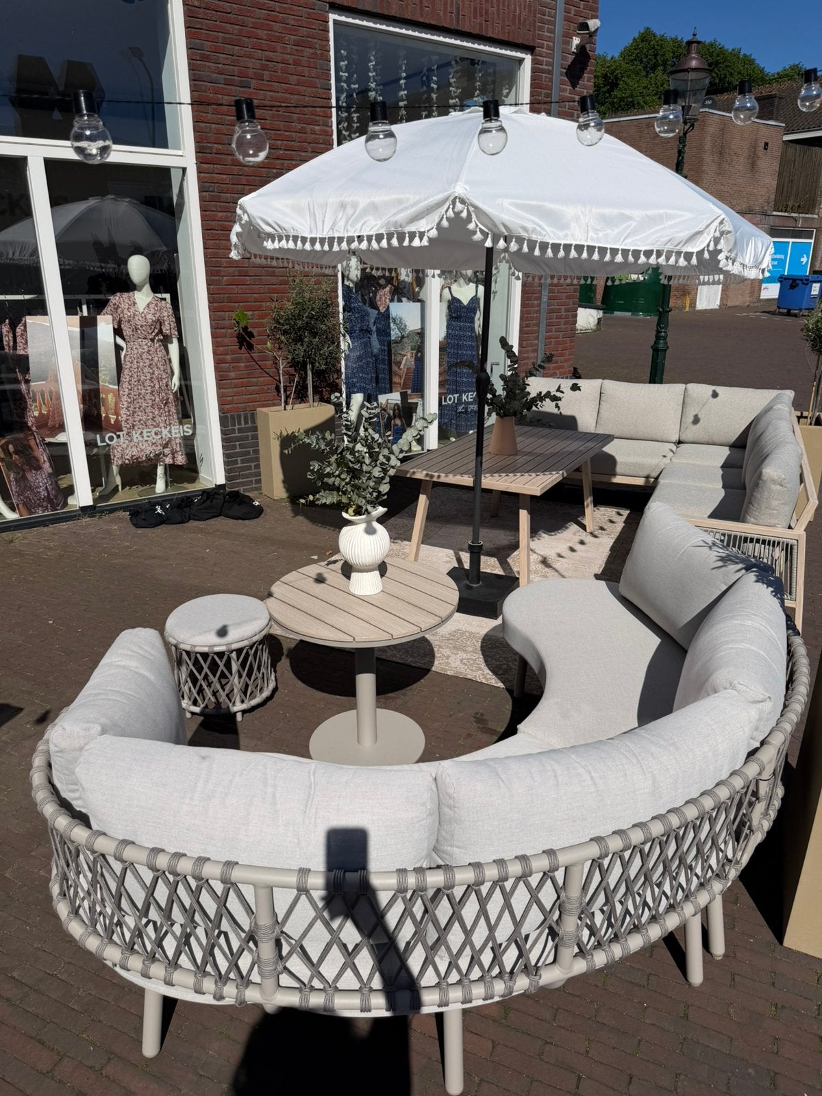 Lois Lounge high dining met tafel, Ophalen, Zo goed als nieuw, Wicker, Bank