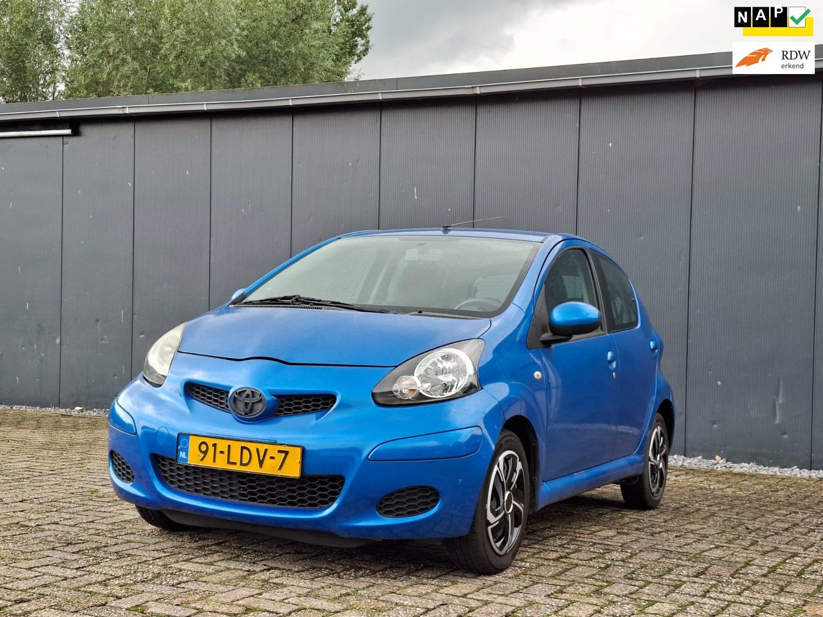 Toyota Aygo 1.0-12V Comfort DEALER ondh/ Airco/ NEW APK!, Auto's, Toyota, Voorwielaandrijving, Stof, Gebruikt, Zwart