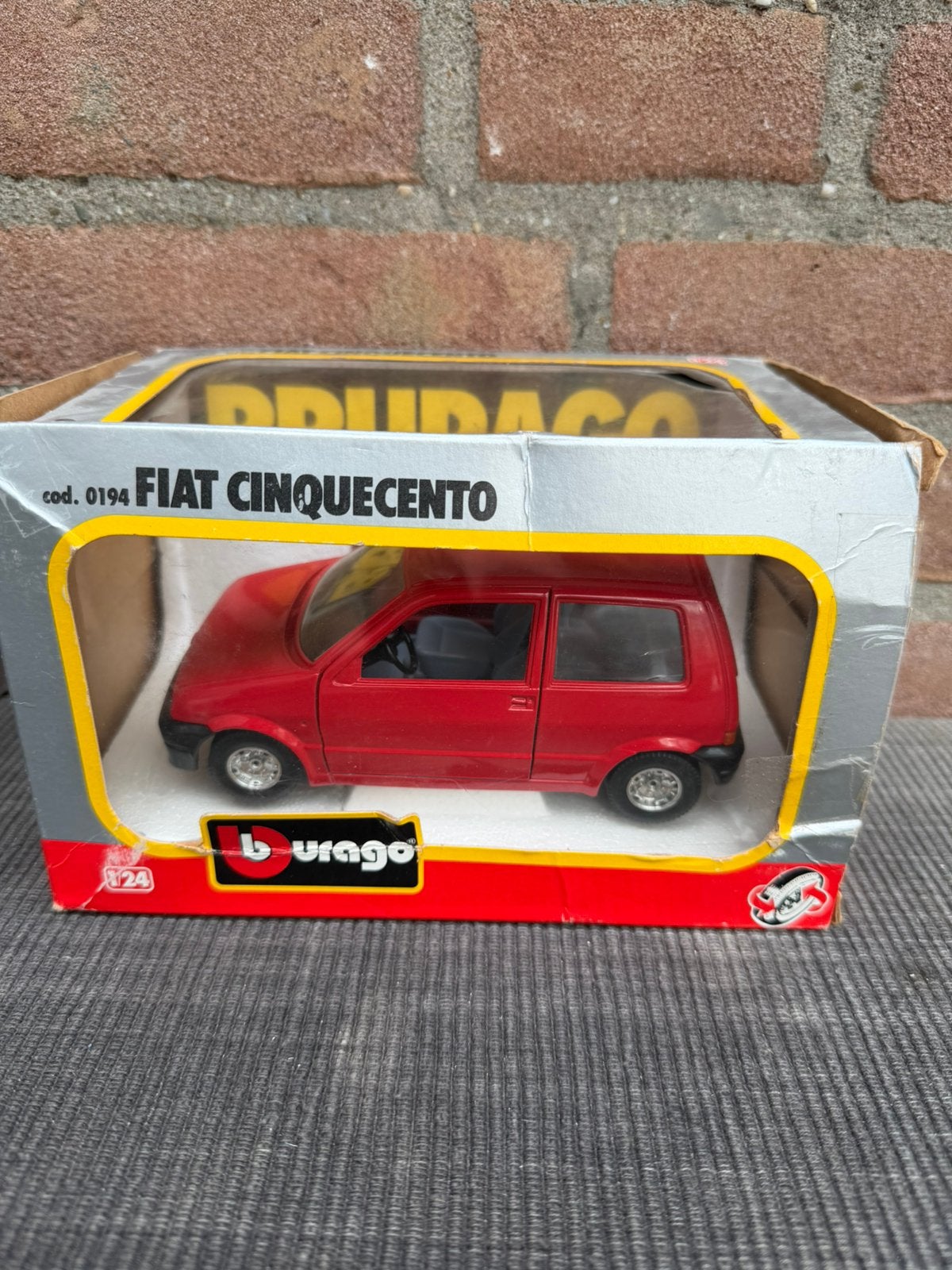 1:24 Bburago Fiat Cinquecento, Ophalen of Verzenden, Zo goed als nieuw, Bburago