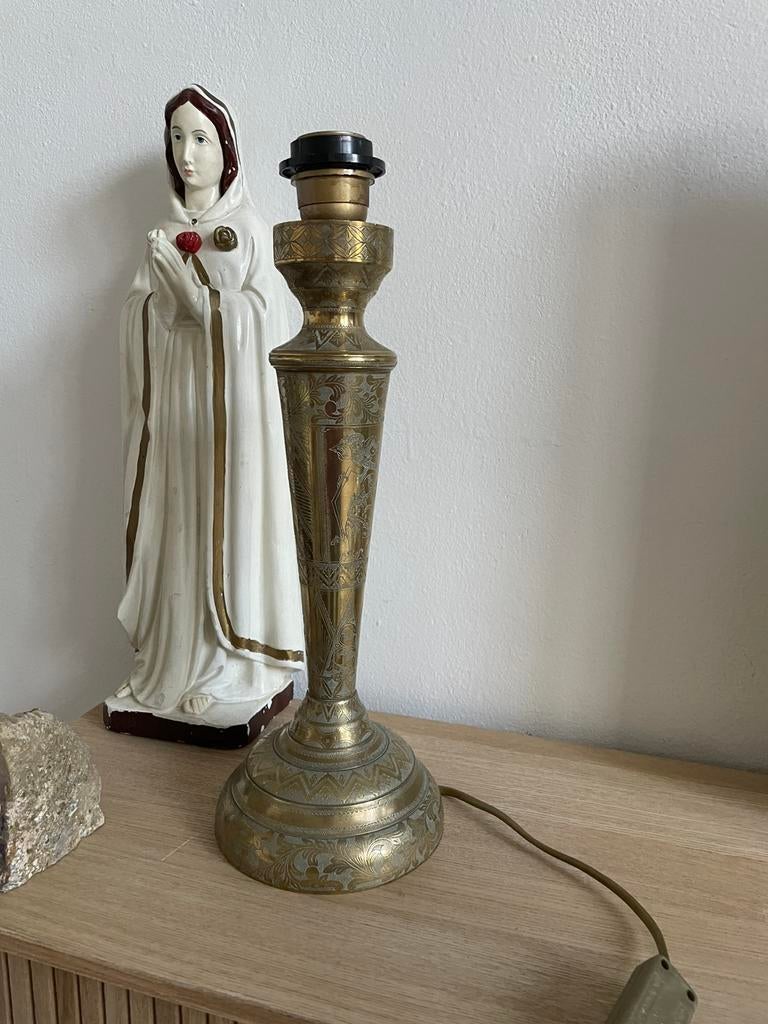 Antieke zware tafellamp messing. Met wajang details, Ophalen of Verzenden, Gebruikt, Minder dan 50 cm
