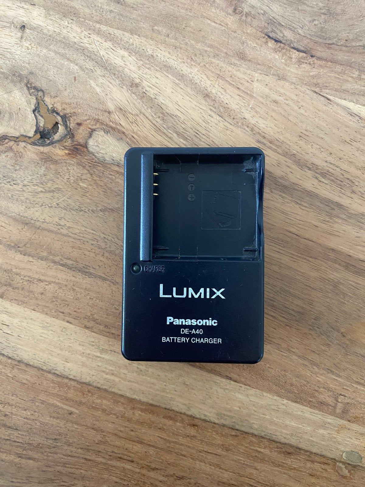 PANASONIC DE-A40 Acculader, Audio, Tv en Foto, Fotografie | Accu's en Batterijen, Acculader, Zo goed als nieuw, Panasonic, Inclusief stroomkabel