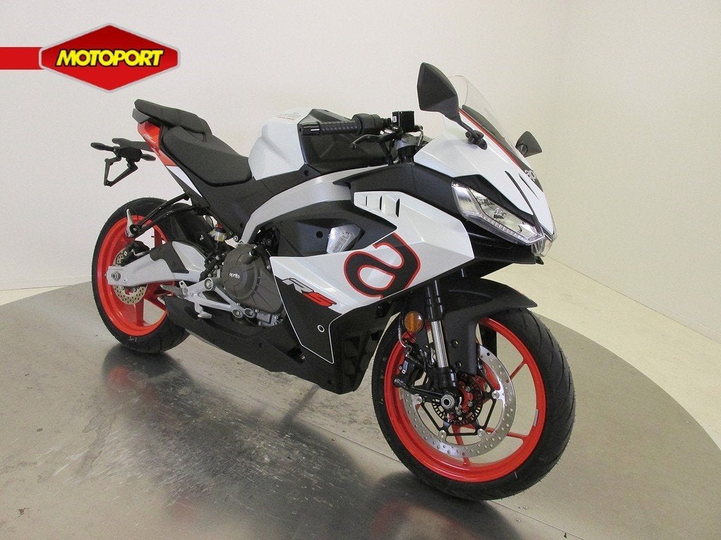 Aprilia RS457 (bj 2025), Bas@piaggio.nl, Piaggio Benelux bv., Nieuw, Bedrijf